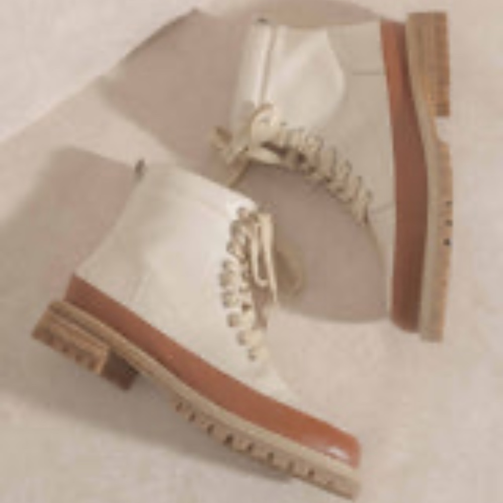 MODERN HIKING-INSPIRED BOOT  - Multi Sizes